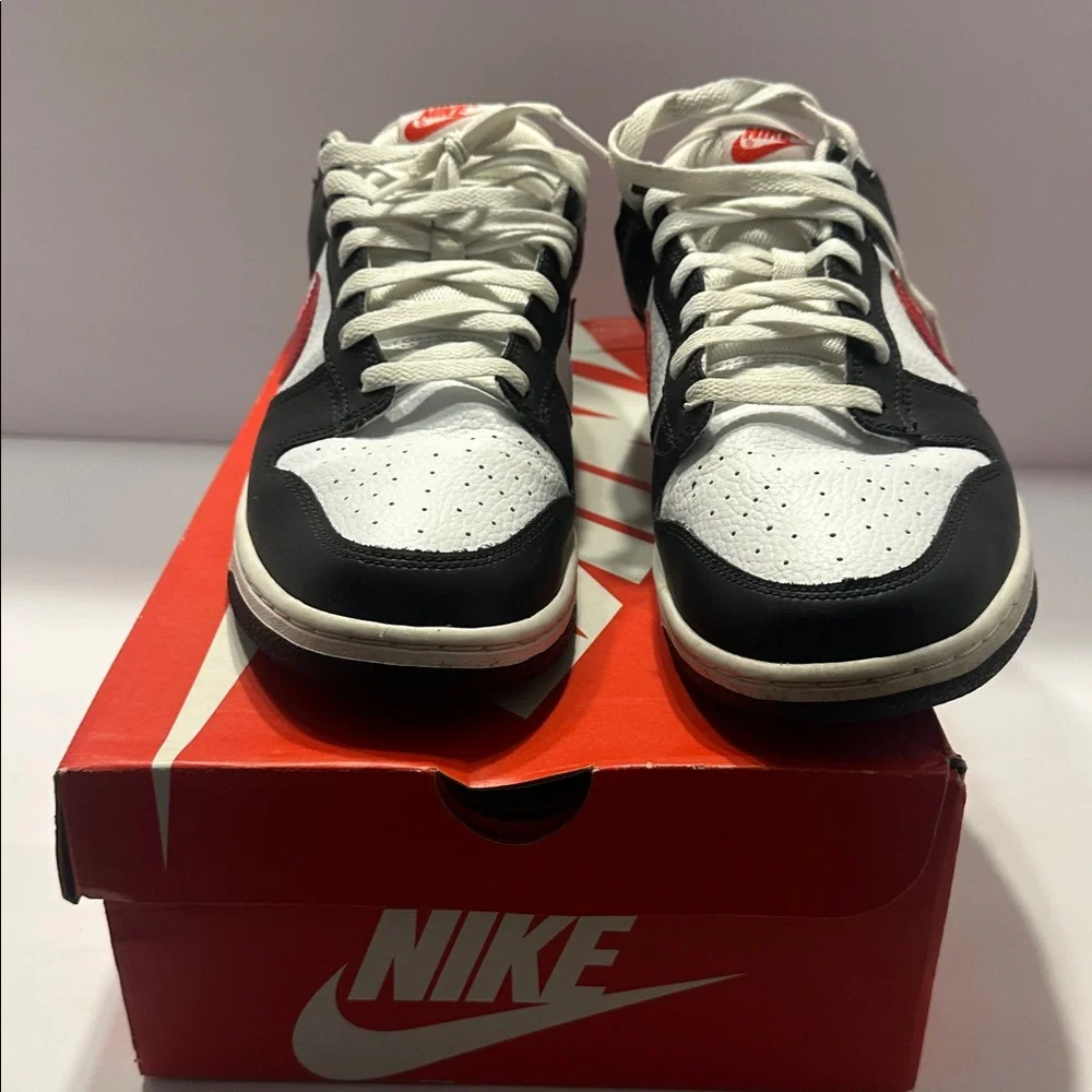 Nike Men's Black, White, and Red Sneakers dunk low retro - Picture 2 of 4